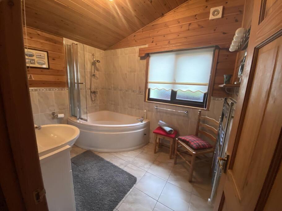 Cozy Cabin With Stunning Loch Lomond Views Rowardennan Exterior photo